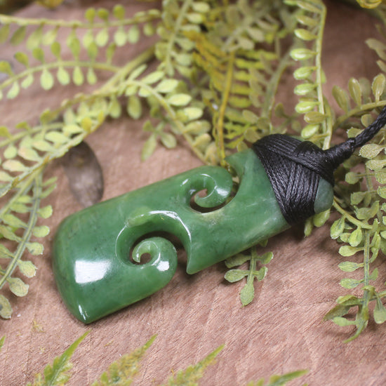 Toki with Koru pounamu pendant - NZ Greenstone