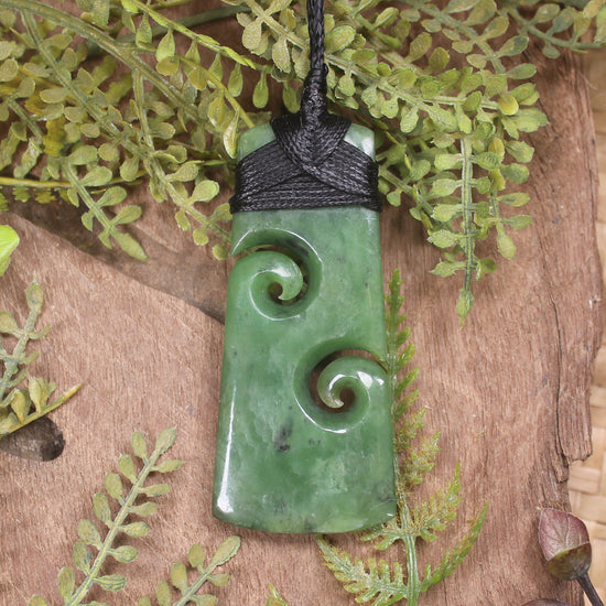 Hapopo Pounamu Toki with Koru - NZ Greenstone