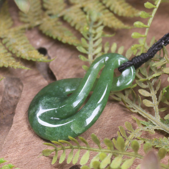 Twist or Pikorua carved from Kawakawa Pounamu - NZ Greenstone