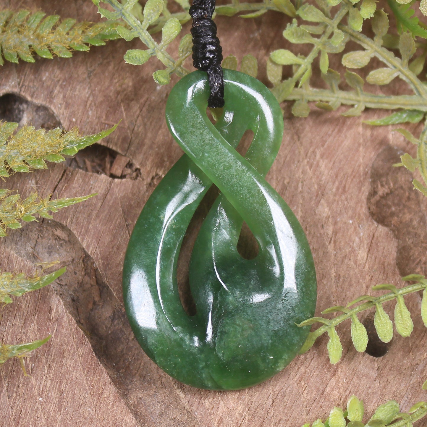 Twist or Pikorua carved from Kawakawa Pounamu - NZ Greenstone