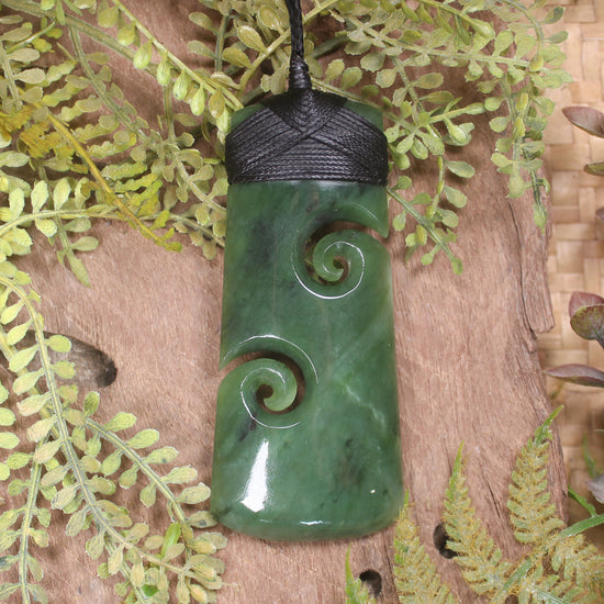 Toki with Koru pounamu pendant - NZ Greenstone