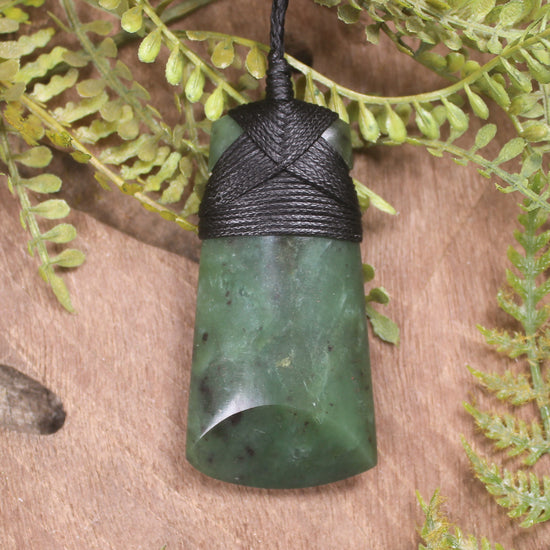 Hapopo Pounamu Toki - NZ Greenstone