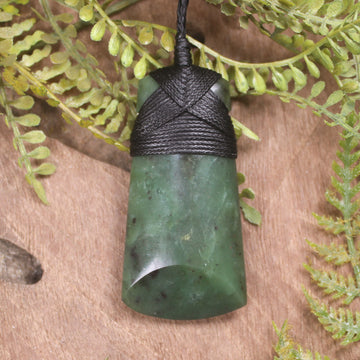 Hapopo Pounamu Toki - NZ Greenstone