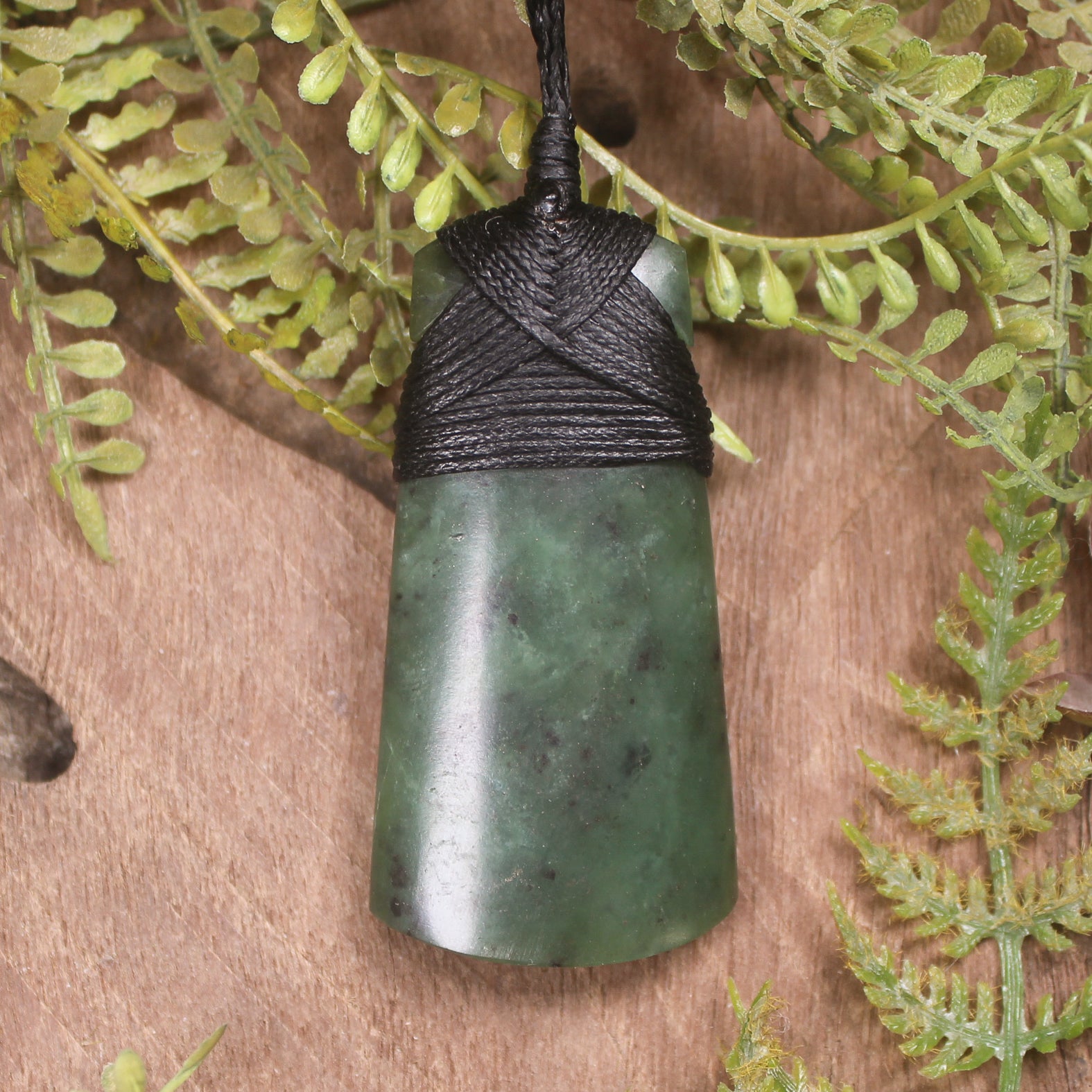 Hapopo Pounamu Toki - NZ Greenstone