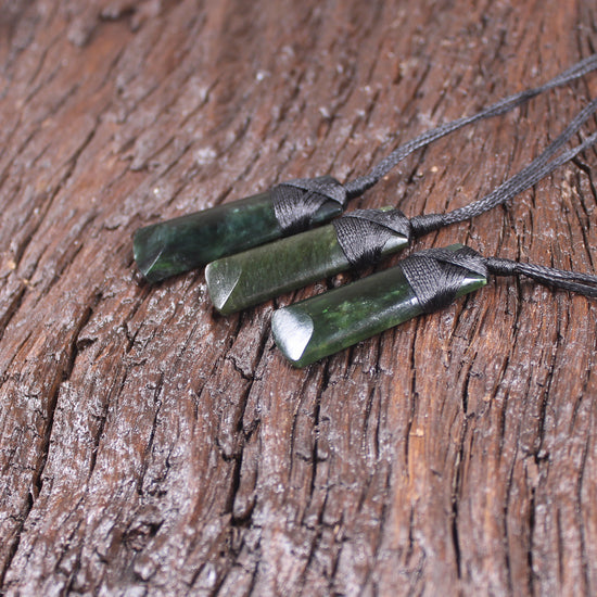 Toki or Adze Pendant carved from Kawakawa Pounamu - NZ Greenstone