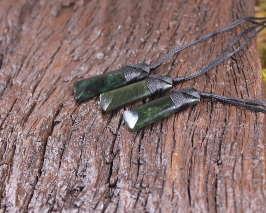 Toki or Adze Pendant carved from Kawakawa Pounamu - NZ Greenstone