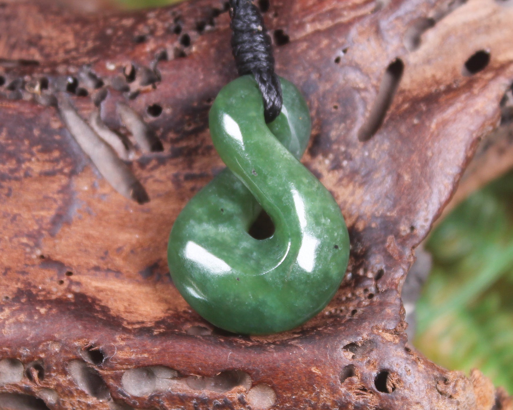 Twist or Pikorua carved from Hapopo Pounamu - NZ Greenstone