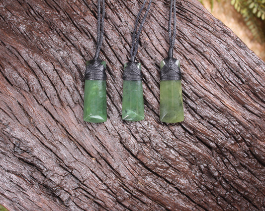 Toki or Adze Pendant carved from Hapopo Pounamu - NZ Greenstone