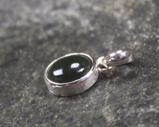Kawakawa Pounamu pendant set in Sterling Silver - NZ Greenstone