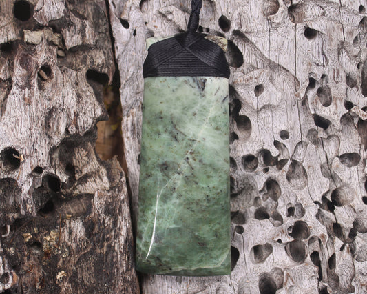 Hapopo Pounamu Toki - NZ Greenstone