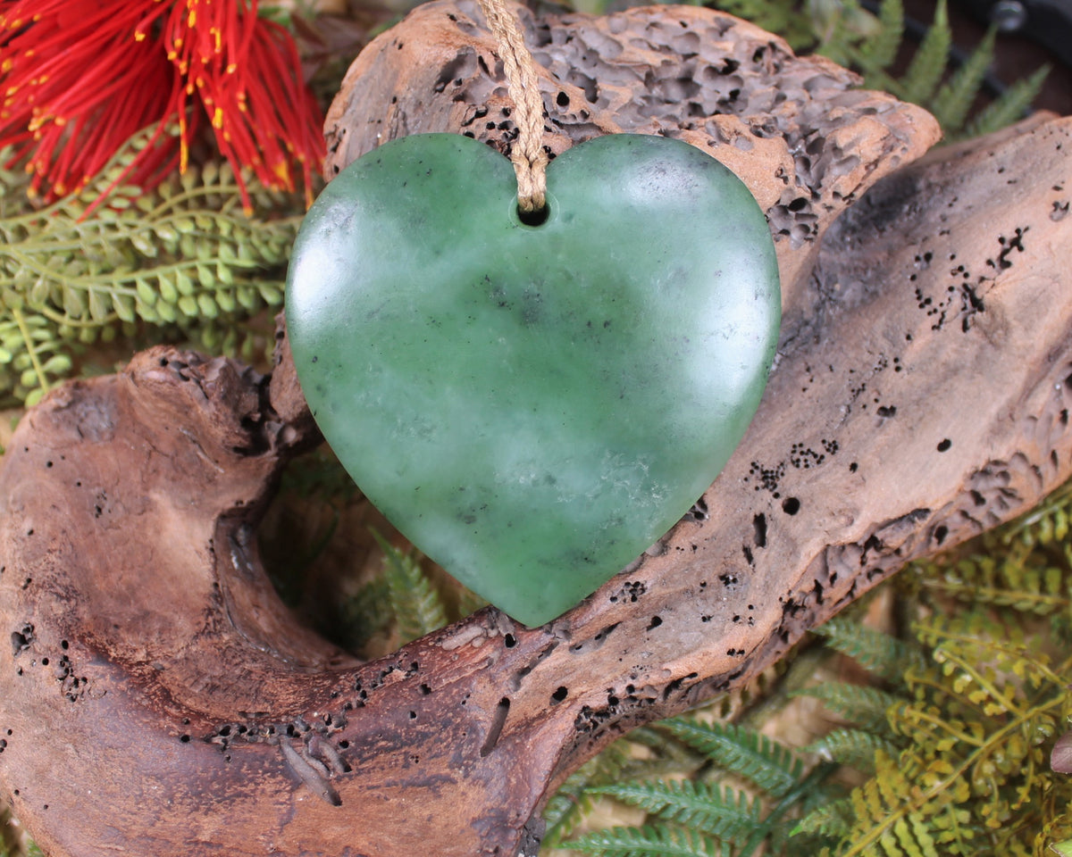 Hapopo Pounamu Heart Pendant - NZ Greenstone