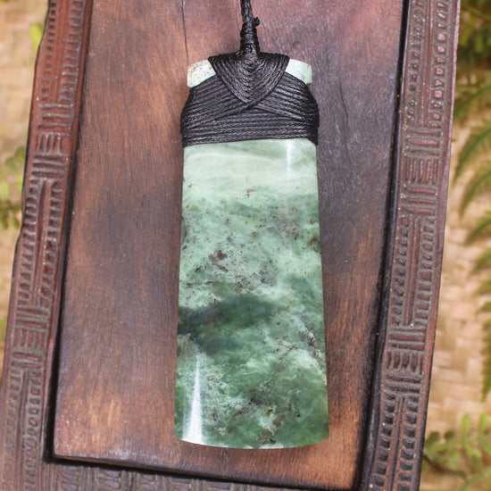 Hapopo Pounamu Toki - NZ Greenstone