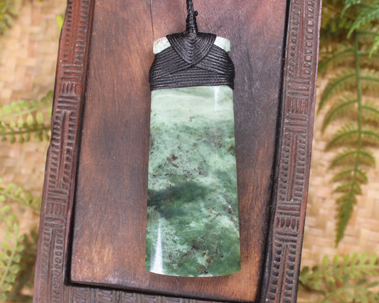 Hapopo Pounamu Toki - NZ Greenstone