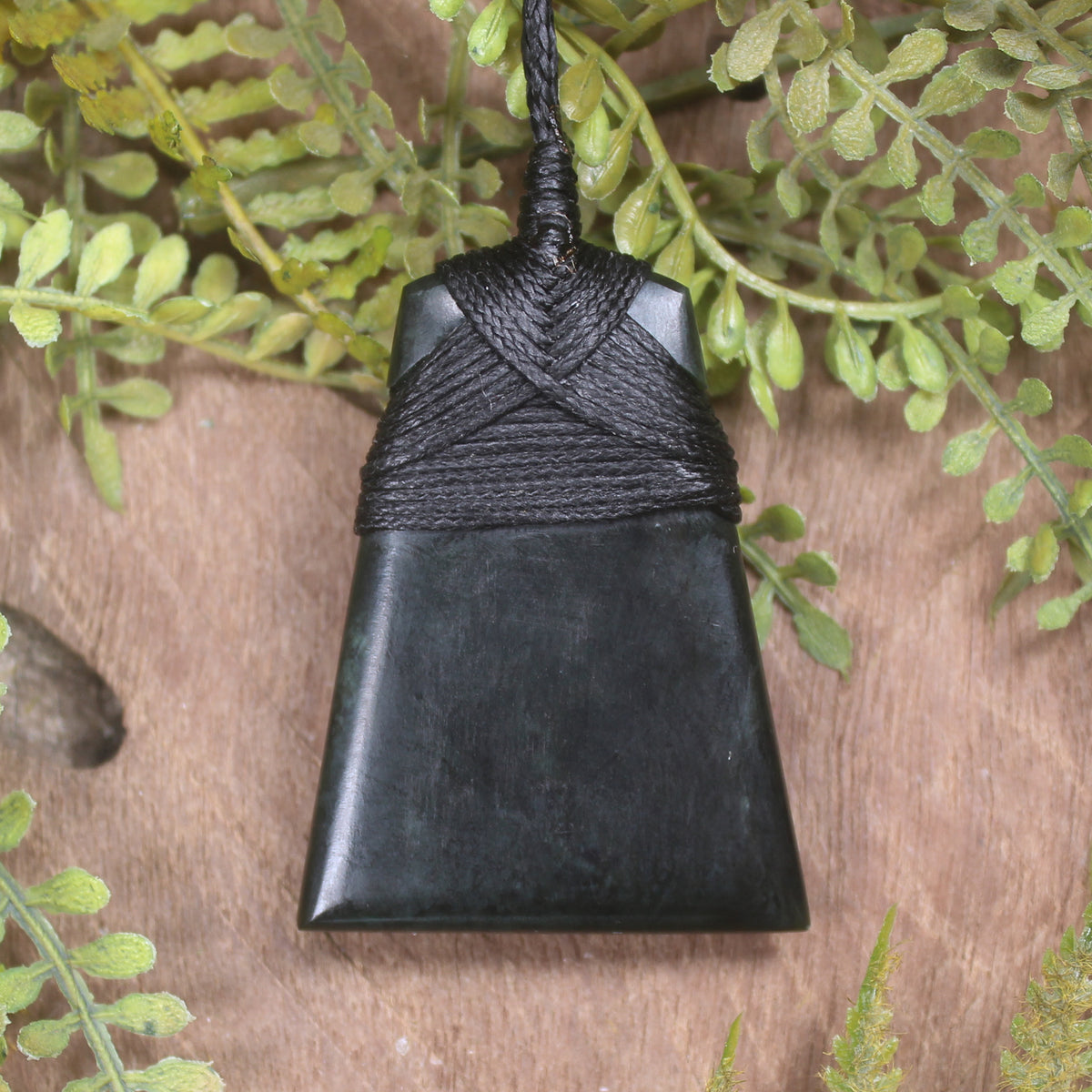 Kawakawa Pounamu Toki - NZ Greenstone