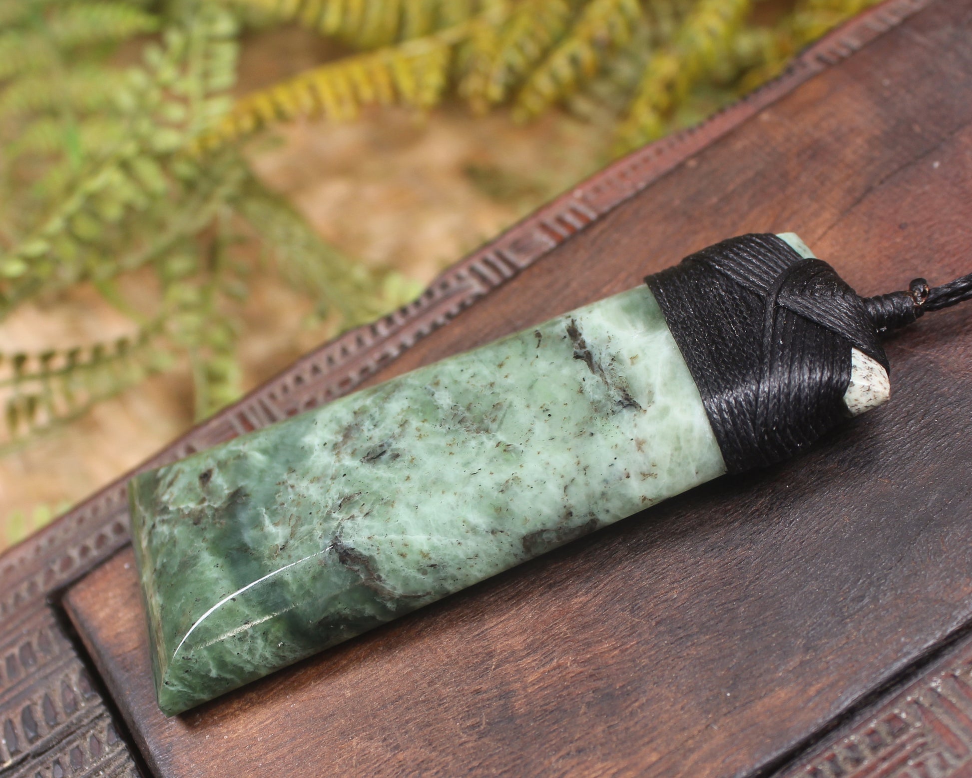 Hapopo Pounamu Toki - NZ Greenstone