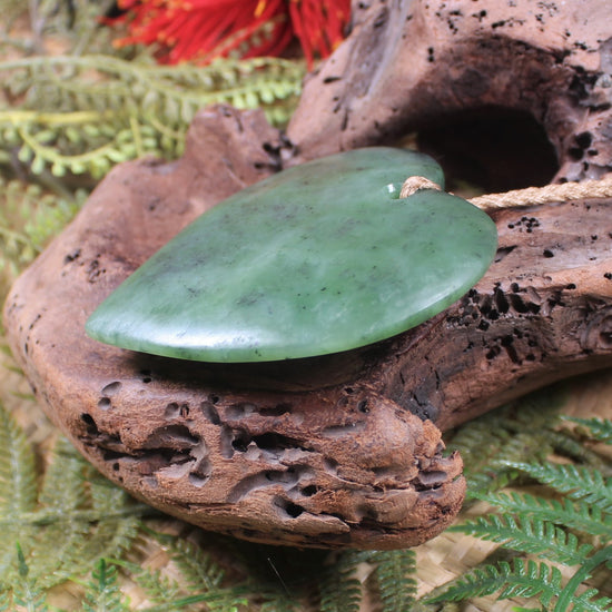 Hapopo Pounamu Heart Pendant - NZ Greenstone