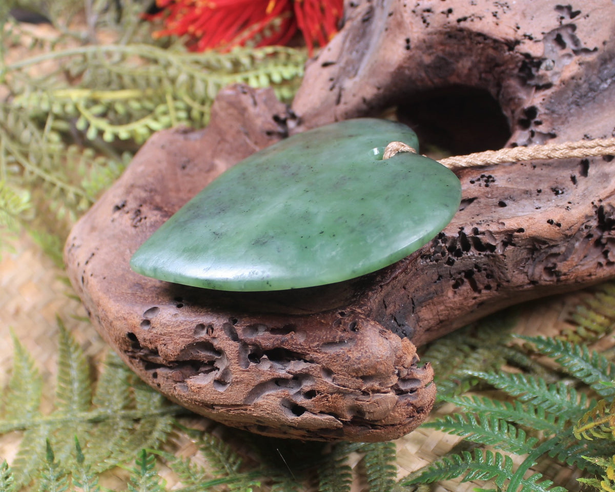 Hapopo Pounamu Heart Pendant - NZ Greenstone