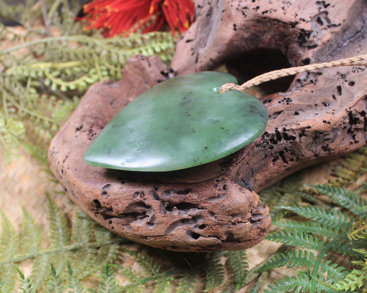 Hapopo Pounamu Heart Pendant - NZ Greenstone