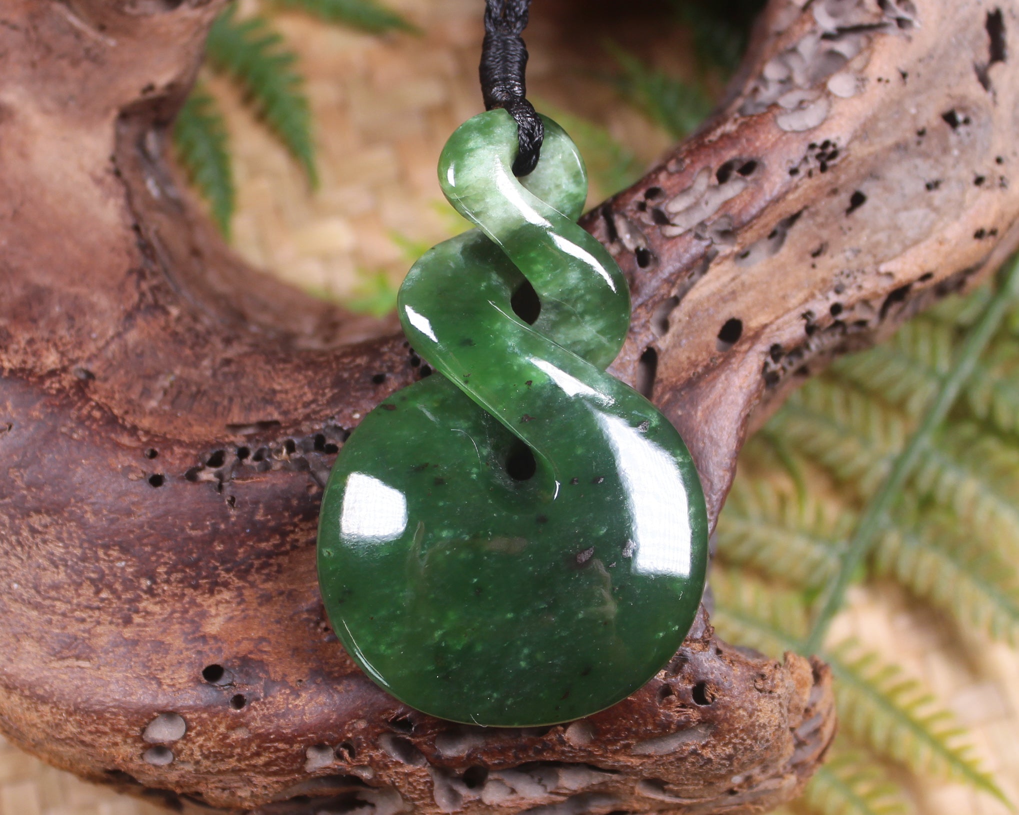 Twist carved from Kawakawa Pounamu - NZ Greenstone