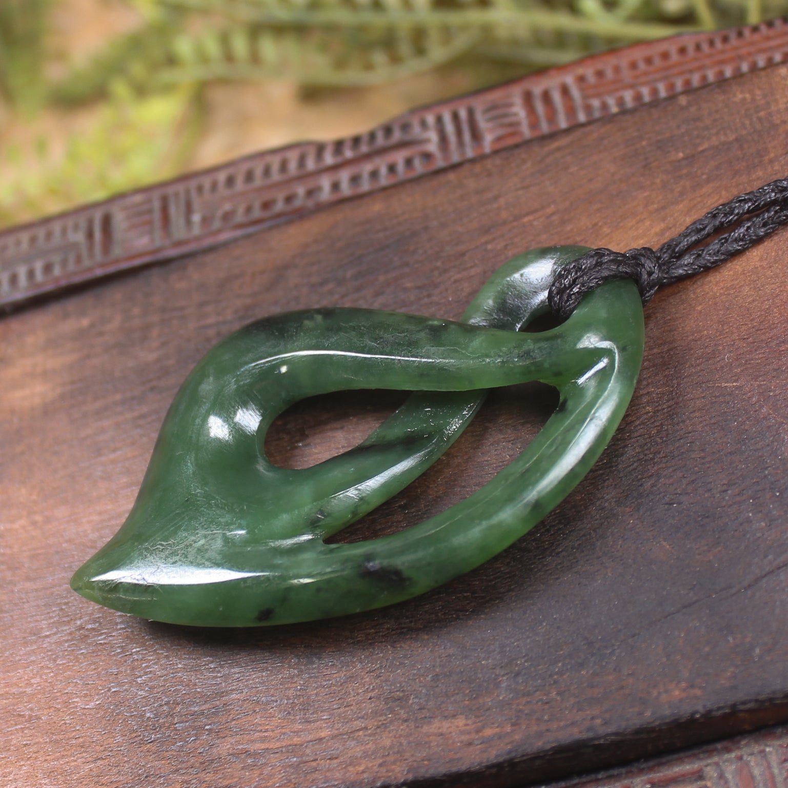 Rimu Pounamu Twist pendant - NZ Greenstone