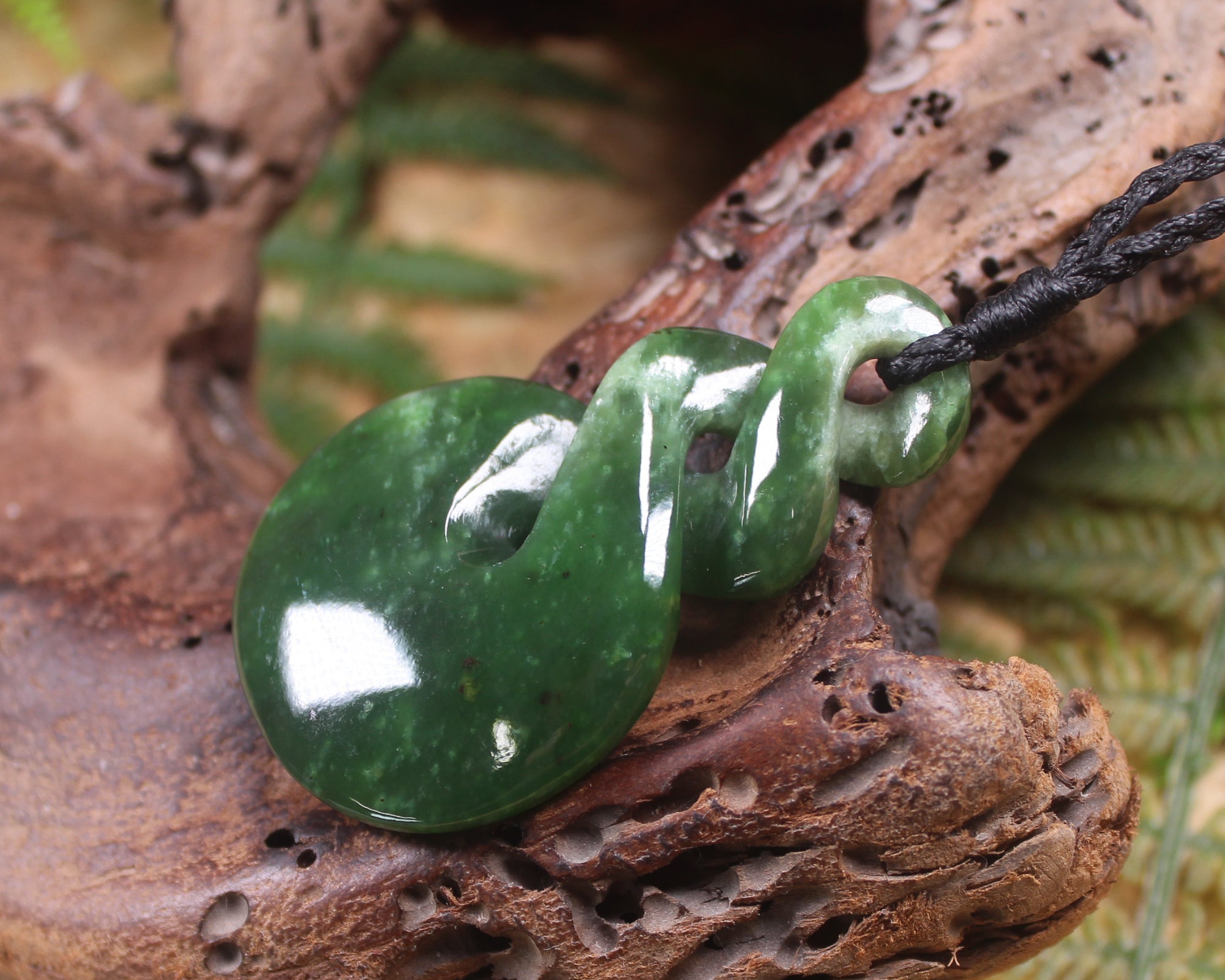 Twist carved from Kawakawa Pounamu - NZ Greenstone