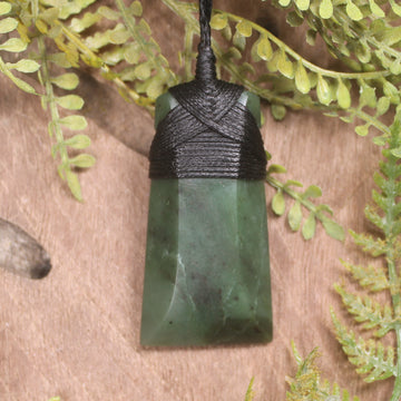 Hapopo Pounamu Toki - NZ Greenstone