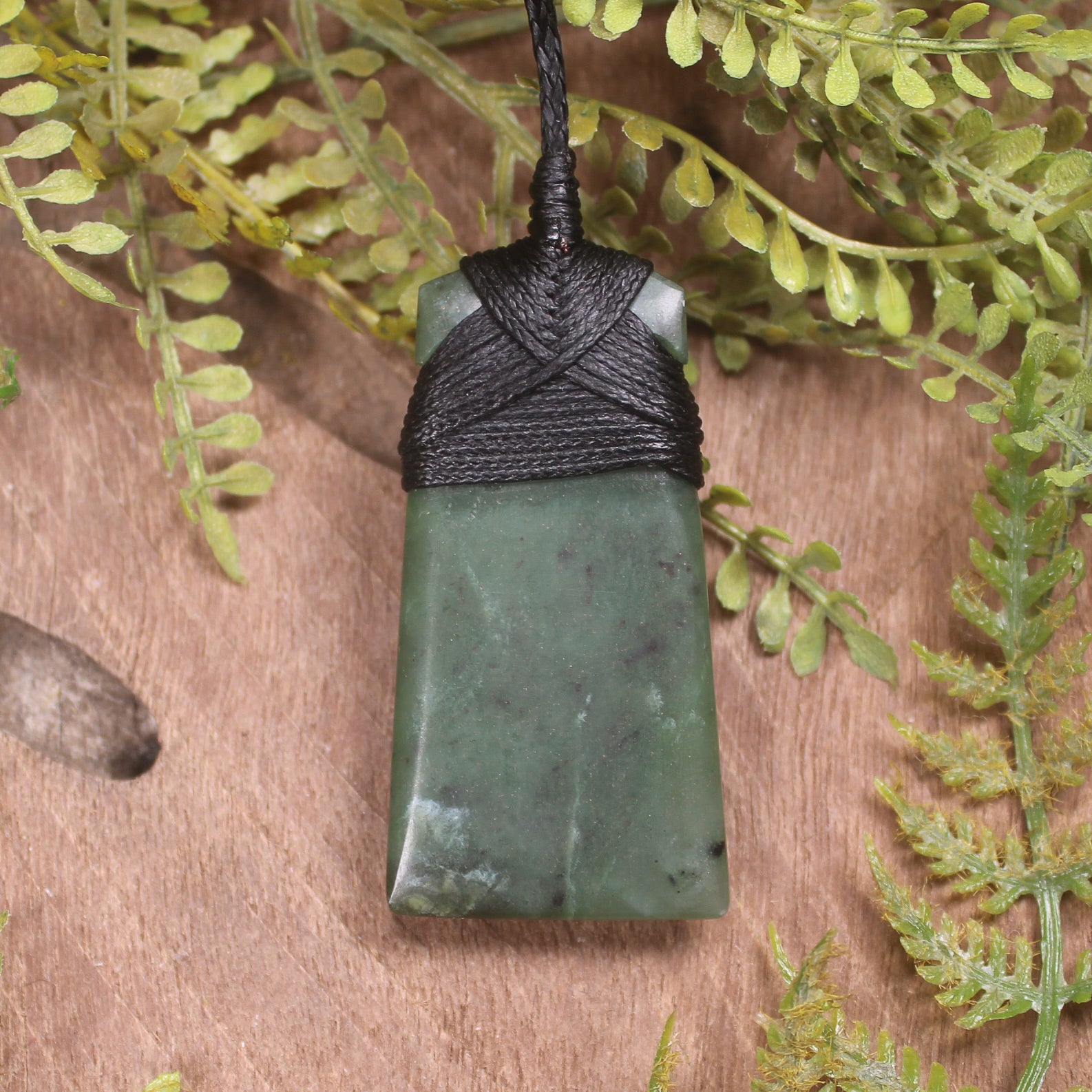 Hapopo Pounamu Toki - NZ Greenstone
