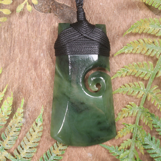 Hapopo Pounamu Toki with Koru