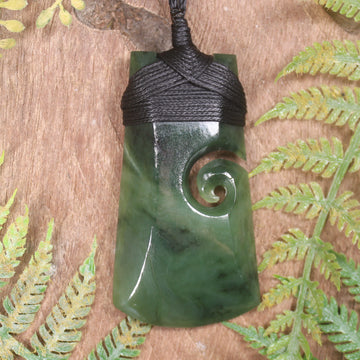 Hapopo Pounamu Toki with Koru