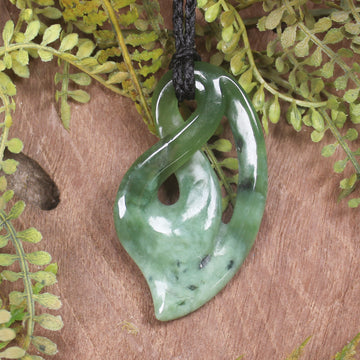 Twist or Pikorua carved from Hapopo Pounamu - NZ Greenstone