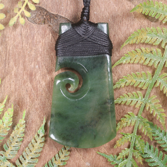 Hapopo Pounamu Toki with Koru