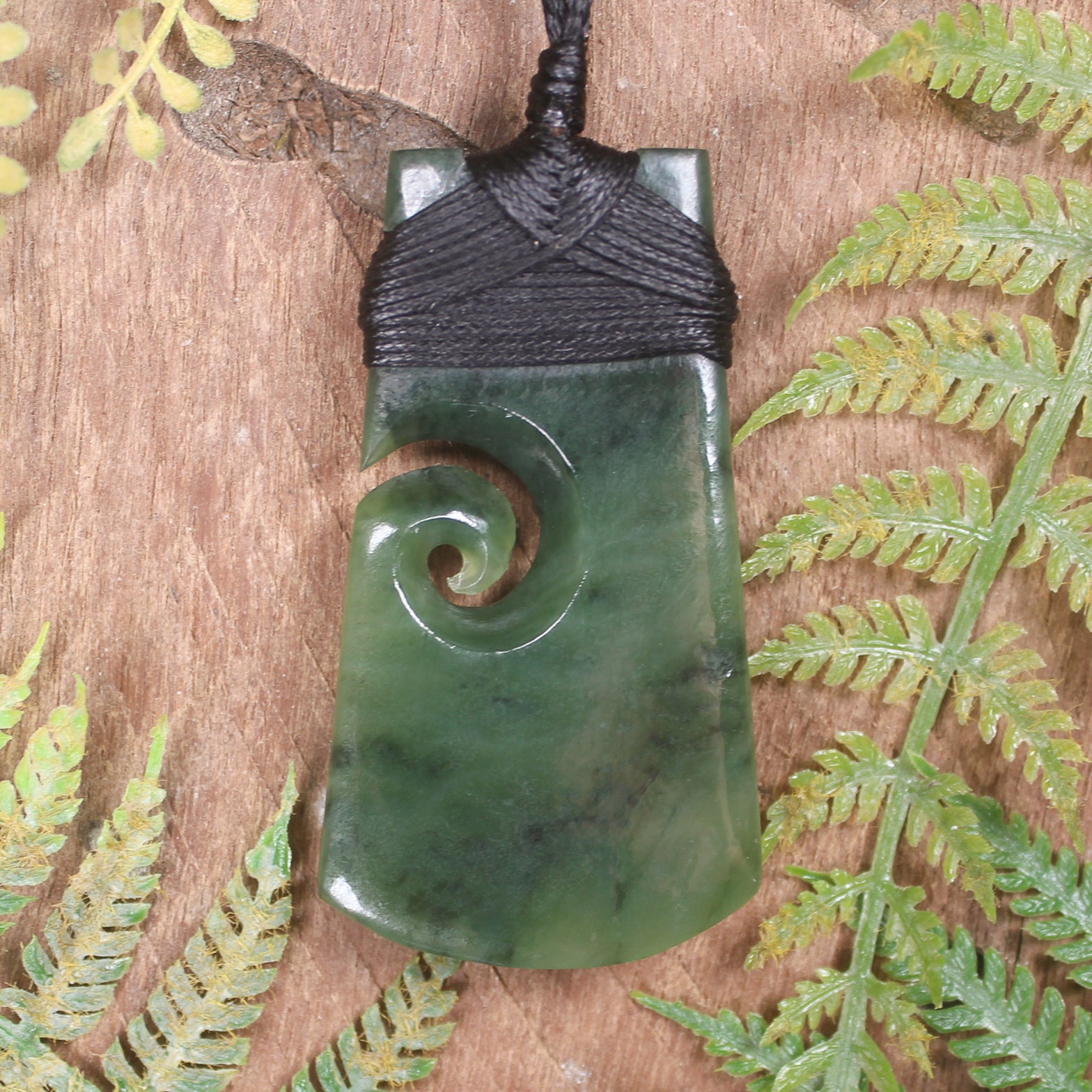 Hapopo Pounamu Toki with Koru