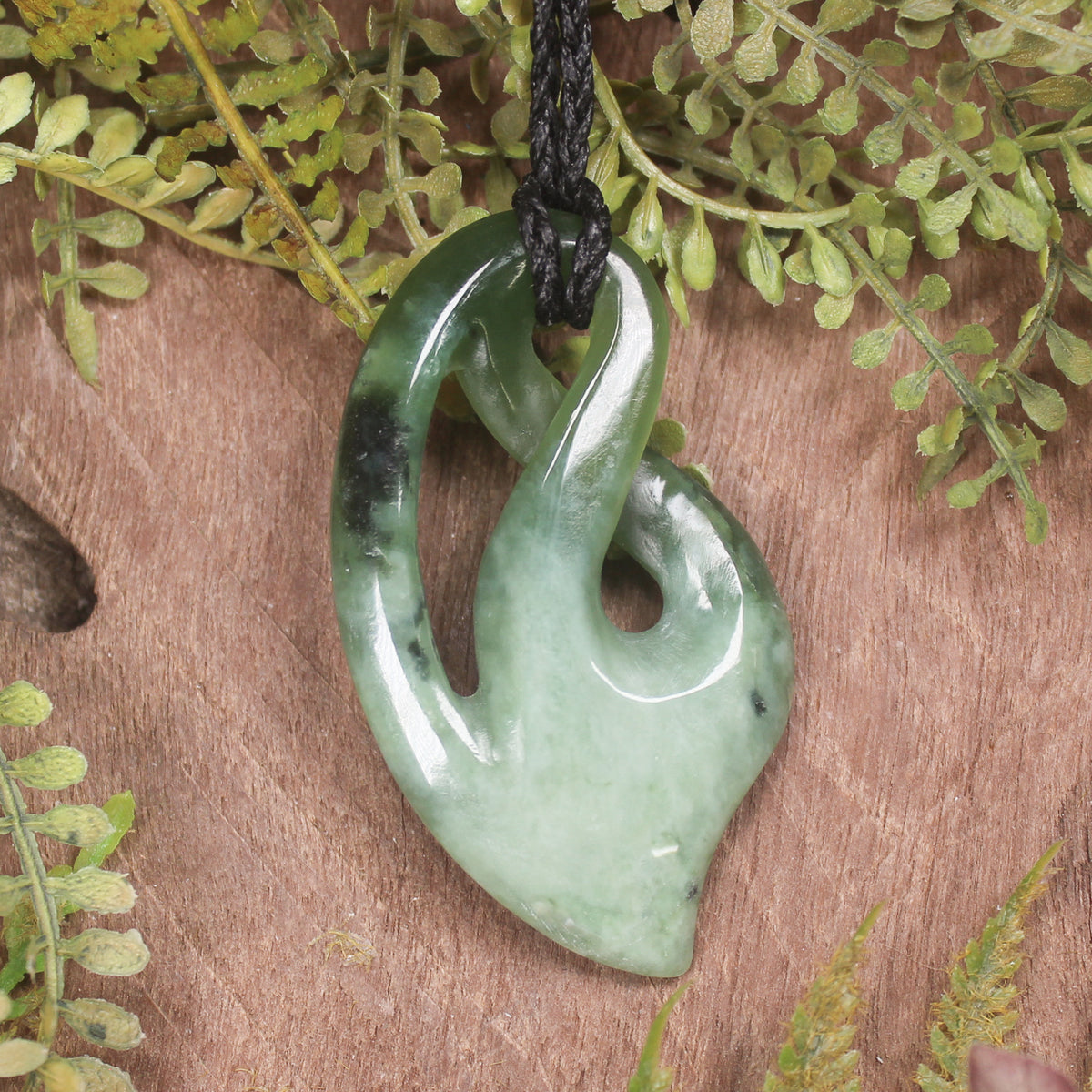 Twist or Pikorua carved from Hapopo Pounamu - NZ Greenstone