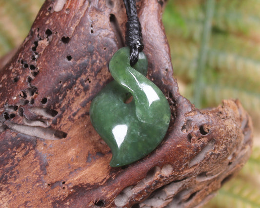 Twist or Pikorua carved from Hapopo Pounamu - NZ Greenstone