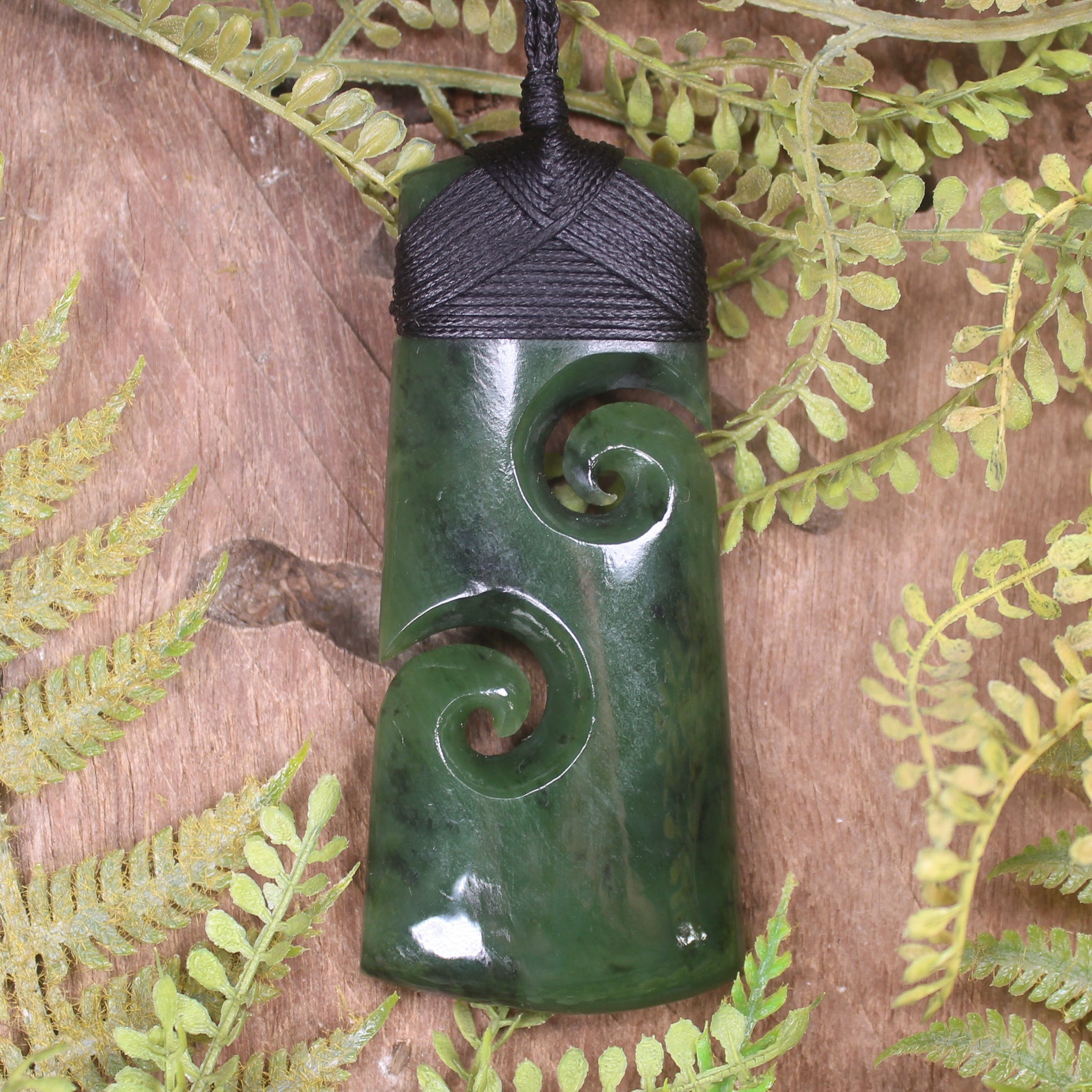 Kawakawa Pounamu Toki with Koru