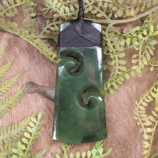 Kawakawa Pounamu Toki with Koru
