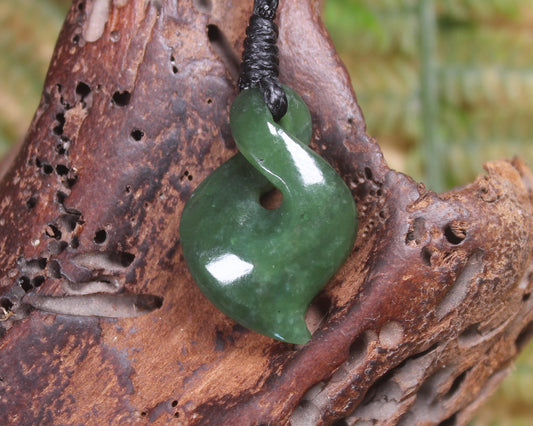 Twist or Pikorua carved from Hapopo Pounamu - NZ Greenstone