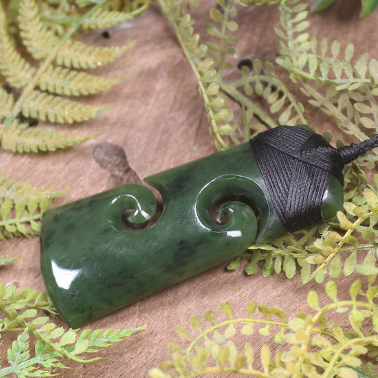 Kawakawa Pounamu Toki with Koru