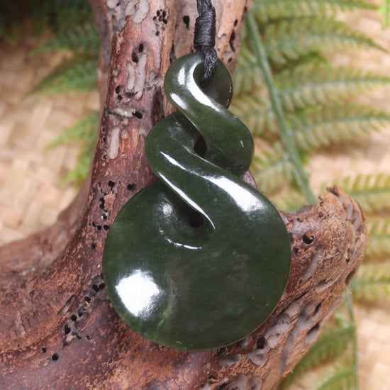Twist carved from Kawakawa Pounamu - NZ Greenstone