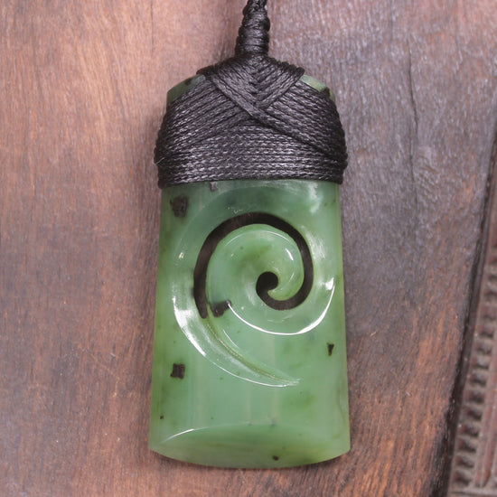 Hapopo Pounamu Toki with Koru