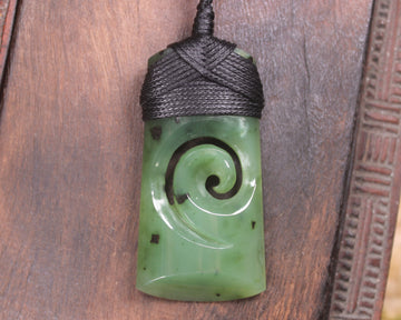 Hapopo Pounamu Toki with Koru