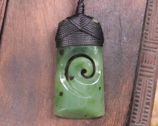 Hapopo Pounamu Toki with Koru