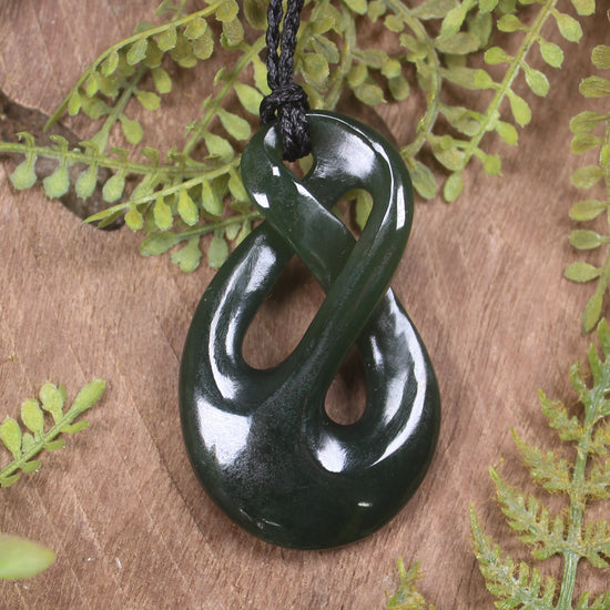 Twist or Pikorua carved from Kawakawa Pounamu - NZ Greenstone
