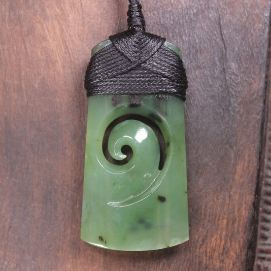 Hapopo Pounamu Toki with Koru