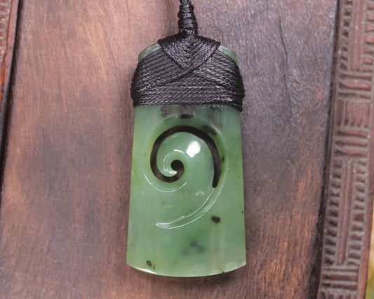 Hapopo Pounamu Toki with Koru