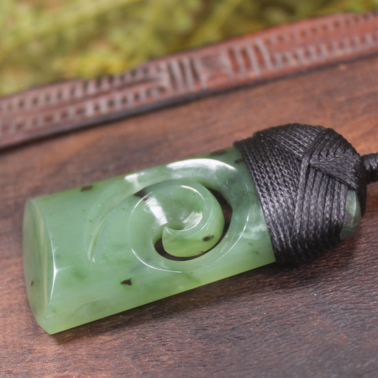 Hapopo Pounamu Toki with Koru