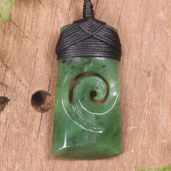 Hapopo Pounamu Toki with Koru