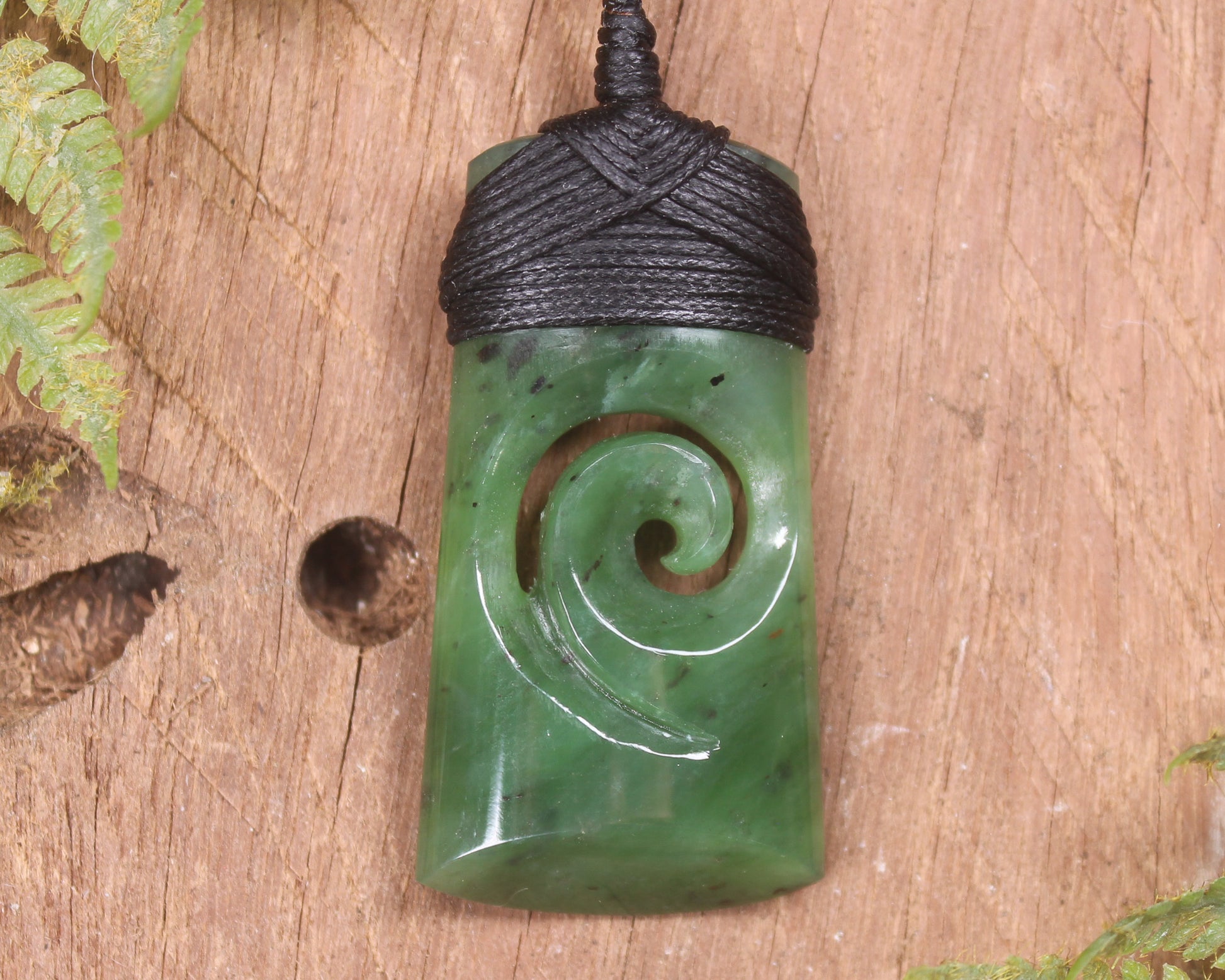 Hapopo Pounamu Toki with Koru