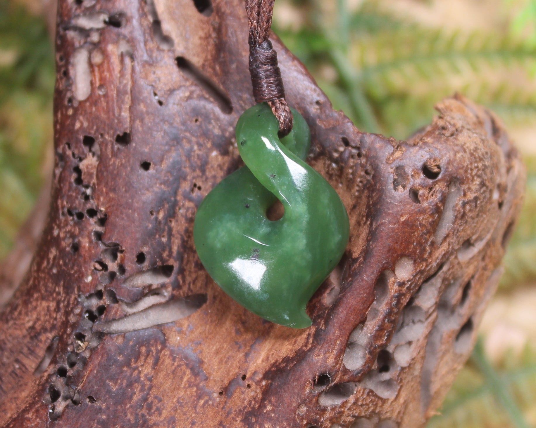 Twist or Pikorua carved from Hapopo Pounamu - NZ Greenstone