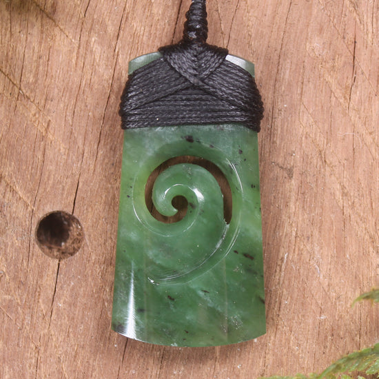 Hapopo Pounamu Toki with Koru
